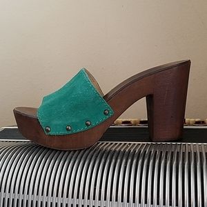 Gorgeous STEVE MADDEN TURQUOISE GREEN SUEDE HEELS